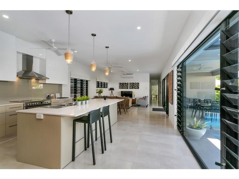 9 Hideaway Close, Palm Cove QLD 4879