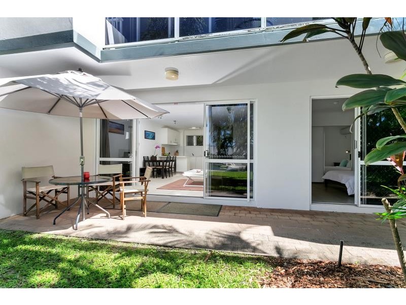 302/305-341 Coral Coast Drive, Palm Cove QLD 4879