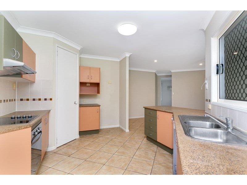 4 Fitzmaurice Drive, Bentley Park QLD 4869