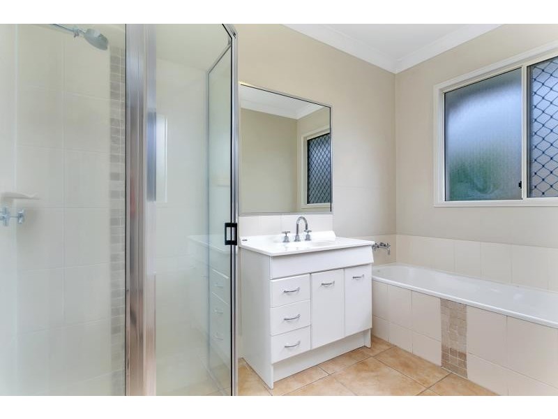 4 Fitzmaurice Drive, Bentley Park QLD 4869