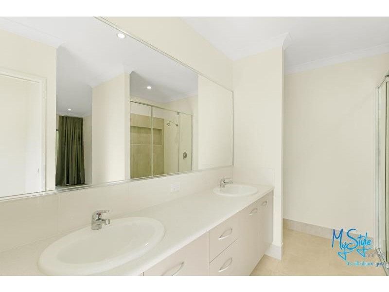 71 Koppen Terrace, Mooroobool QLD 4870