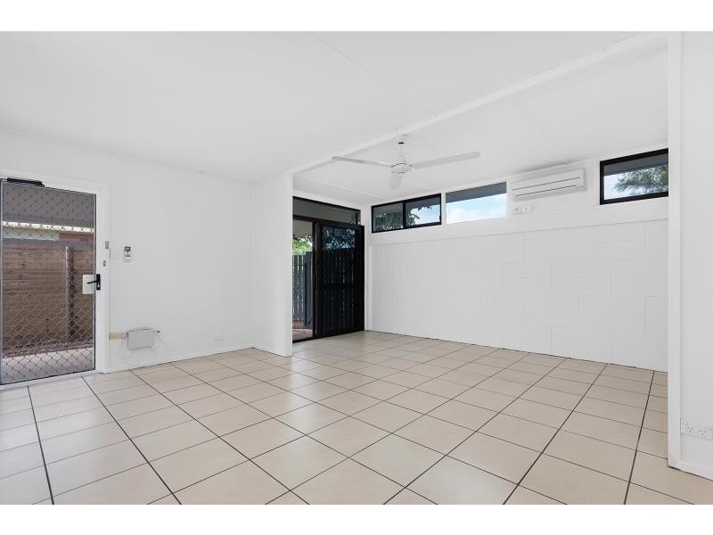 2/2 Compass Close, Edge Hill QLD 4870