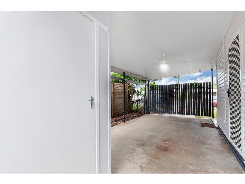2/2 Compass Close, Edge Hill QLD 4870
