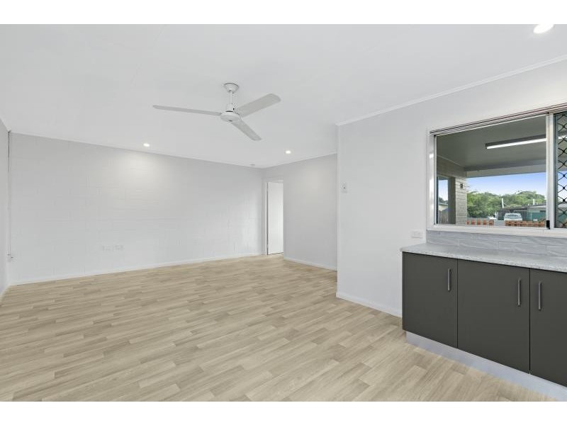 1/12 Jackson Close, Westcourt QLD 4870