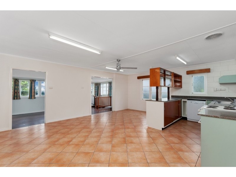 36 Moore Street, Trinity Beach QLD 4879