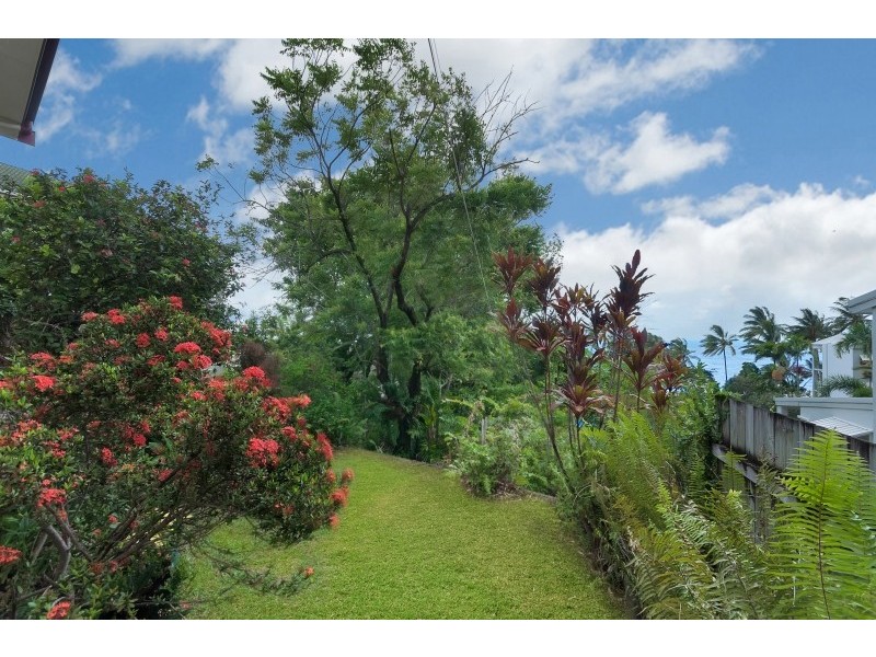 36 Moore Street, Trinity Beach QLD 4879