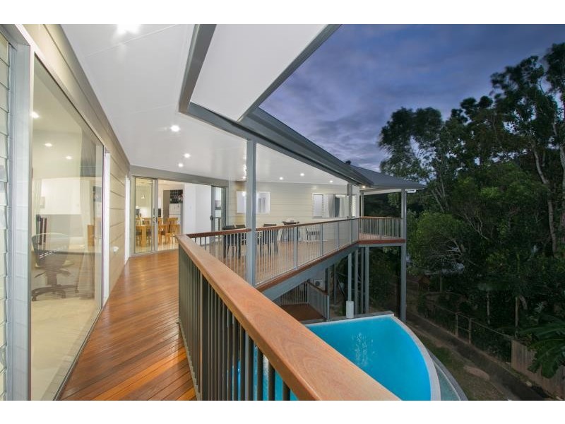 18 Bel Air Drive, Whitfield QLD 4870