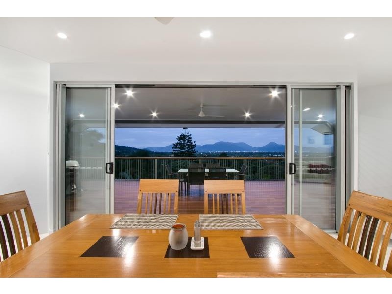 18 Bel Air Drive, Whitfield QLD 4870