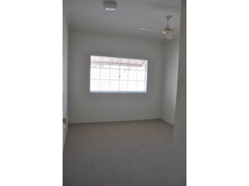 16/327 Lake Street, Cairns North QLD 4870