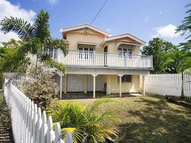 382 McLeod Street, Cairns North QLD 4870