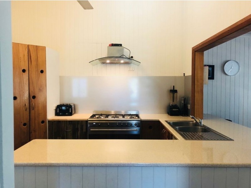382 McLeod Street, Cairns North QLD 4870