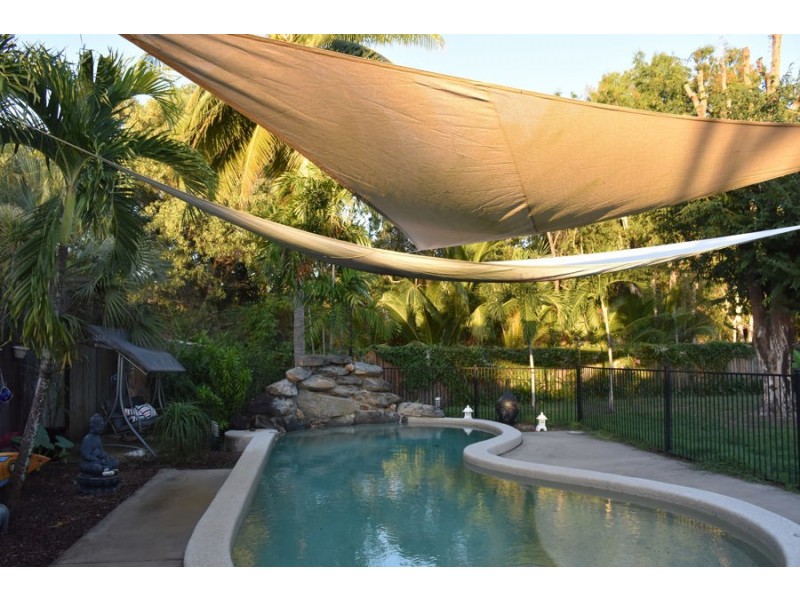 30 Baronia Crescent, Holloways Beach QLD 4878
