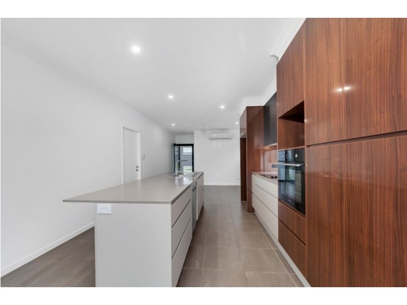 37 Edge Court, Manoora QLD 4870
