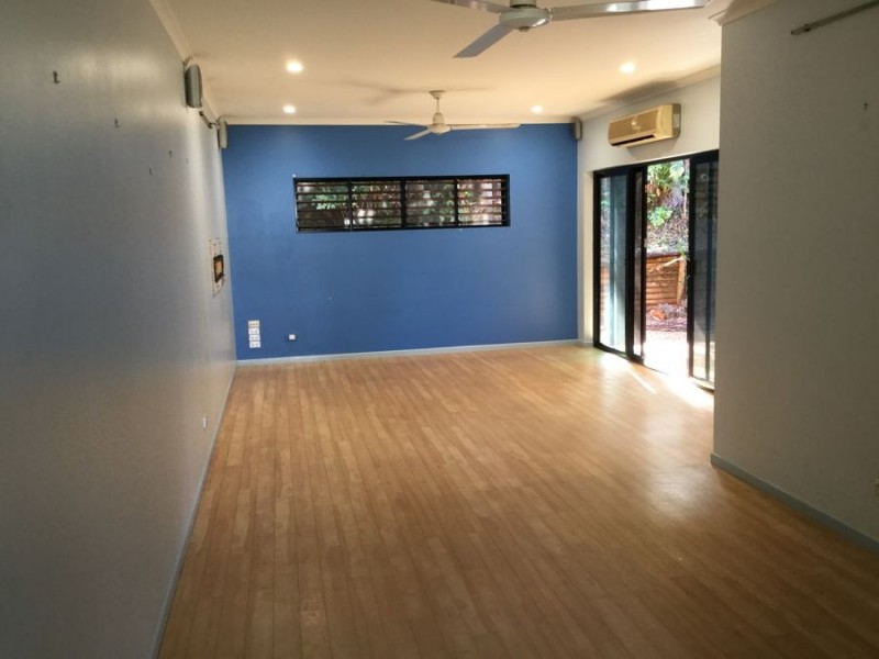 9 Trappes Court, Mooroobool QLD 4870