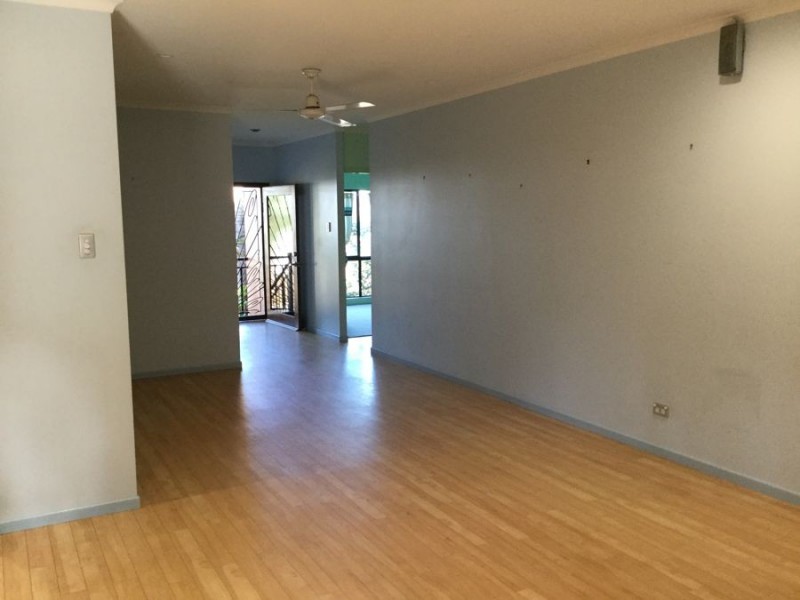 9 Trappes Court, Mooroobool QLD 4870