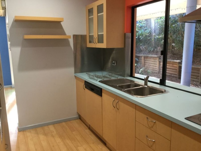 9 Trappes Court, Mooroobool QLD 4870