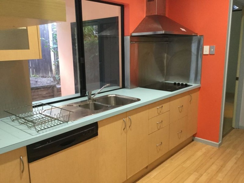 9 Trappes Court, Mooroobool QLD 4870