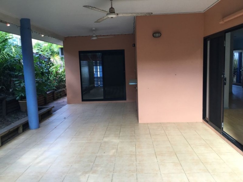 9 Trappes Court, Mooroobool QLD 4870