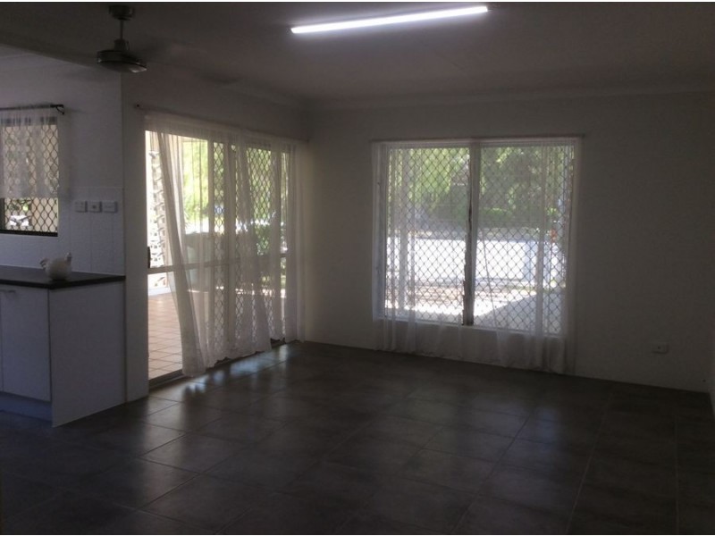 2/123 Greenslopes Street, Edge Hill QLD 4870