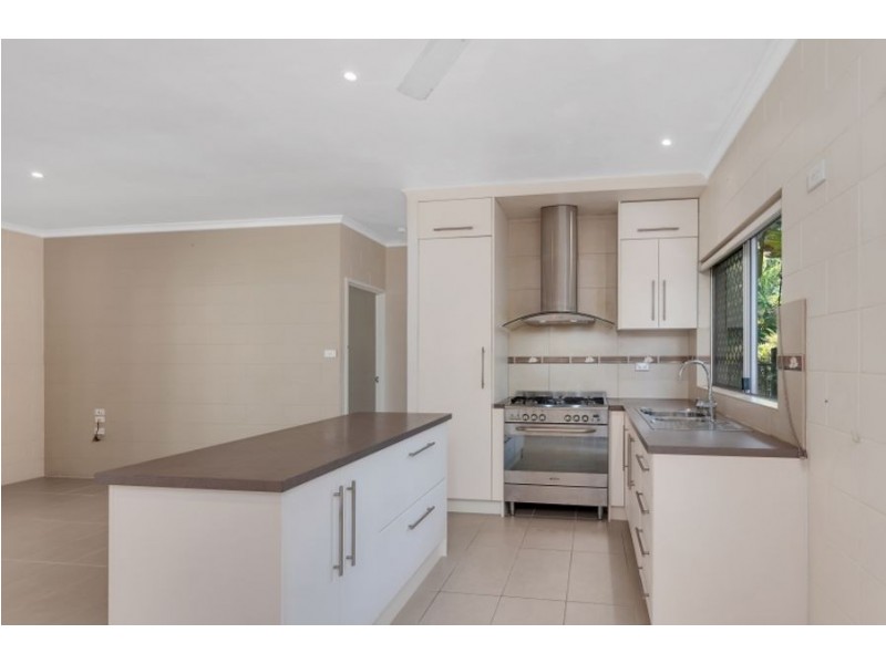 11 Cheviot Street, Smithfield QLD 4878