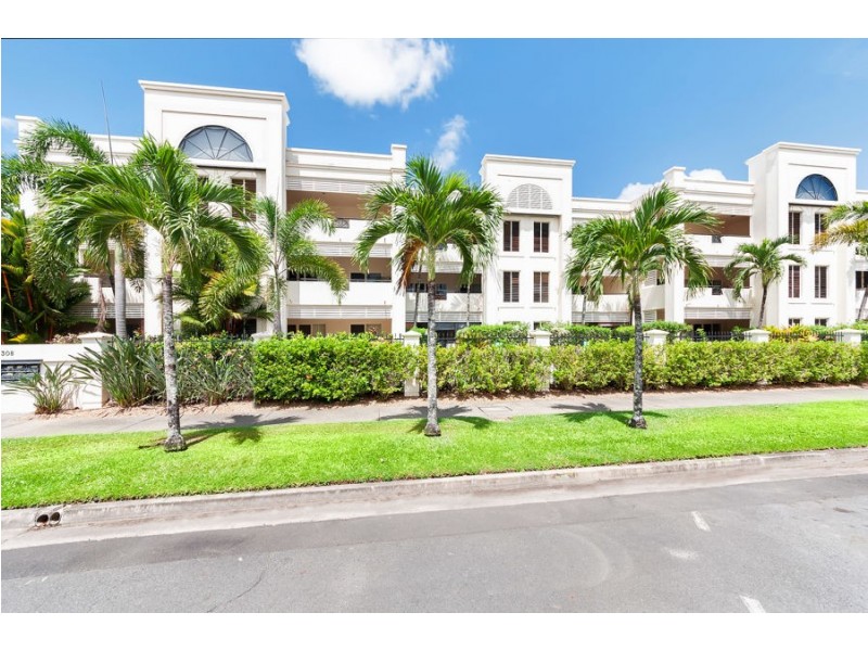 17/304 Lake Street, Cairns North QLD 4870
