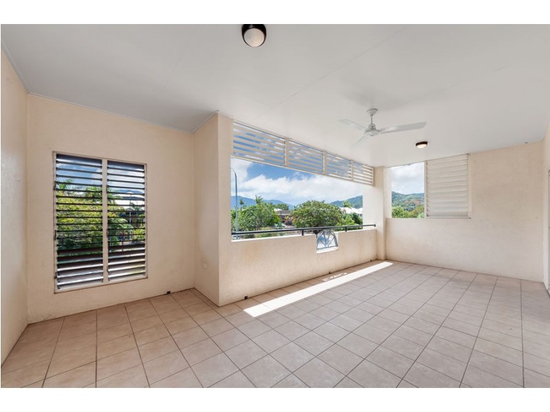 17/304 Lake Street, Cairns North QLD 4870