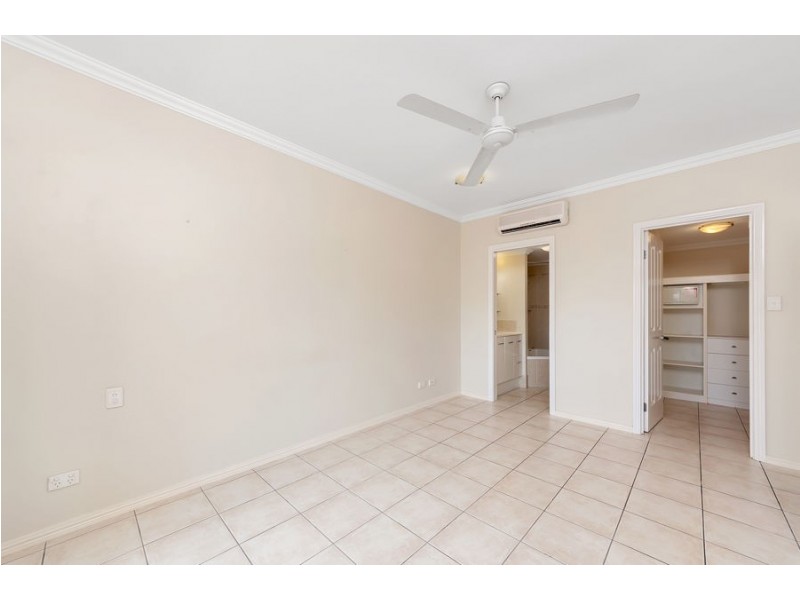 17/304 Lake Street, Cairns North QLD 4870
