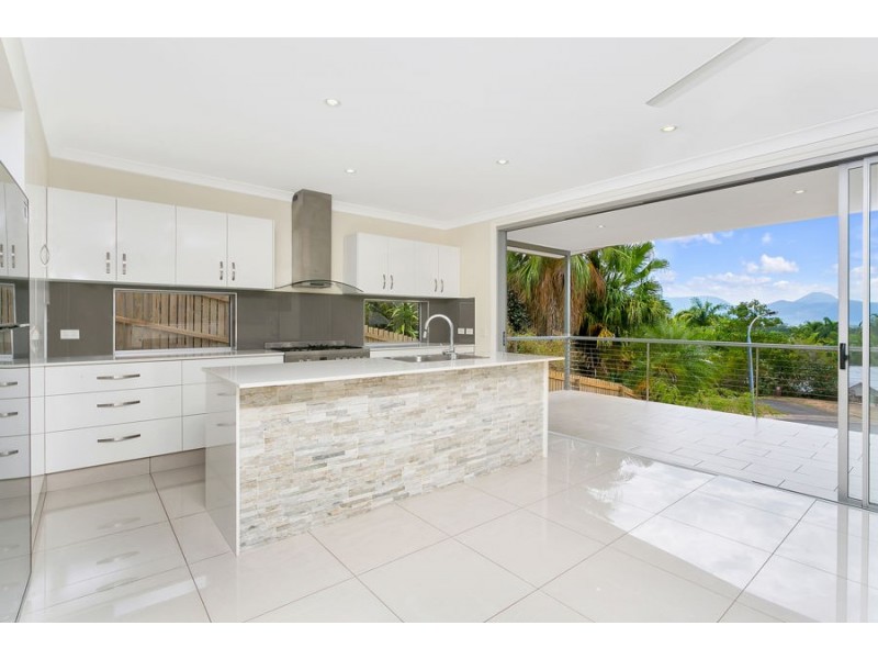 4 Torazzi Place, Mooroobool QLD 4870