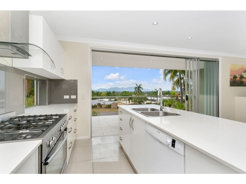 4 Torazzi Place, Mooroobool QLD 4870