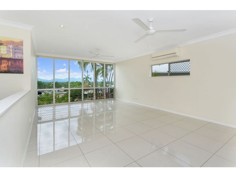 4 Torazzi Place, Mooroobool QLD 4870