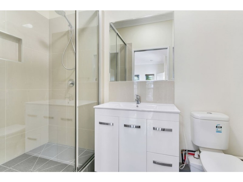 4 Torazzi Place, Mooroobool QLD 4870