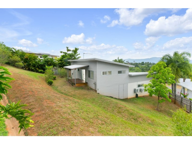 4 Torazzi Place, Mooroobool QLD 4870