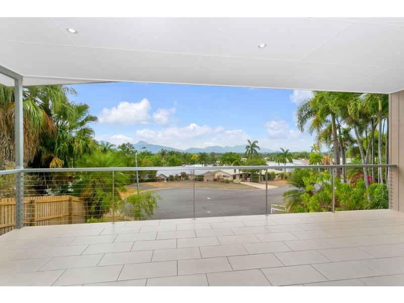 4 Torazzi Place, Mooroobool QLD 4870