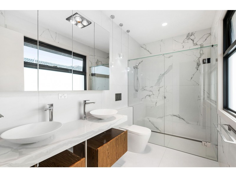 1A Rayern Court, Bentleigh East VIC 3165