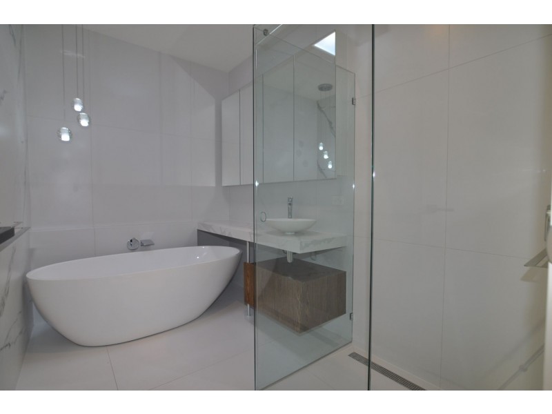 1A Rayern Court, Bentleigh East VIC 3165