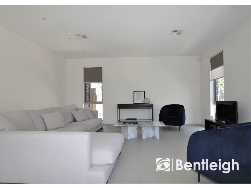 2/33 Browns Road, Bentleigh East VIC 3165