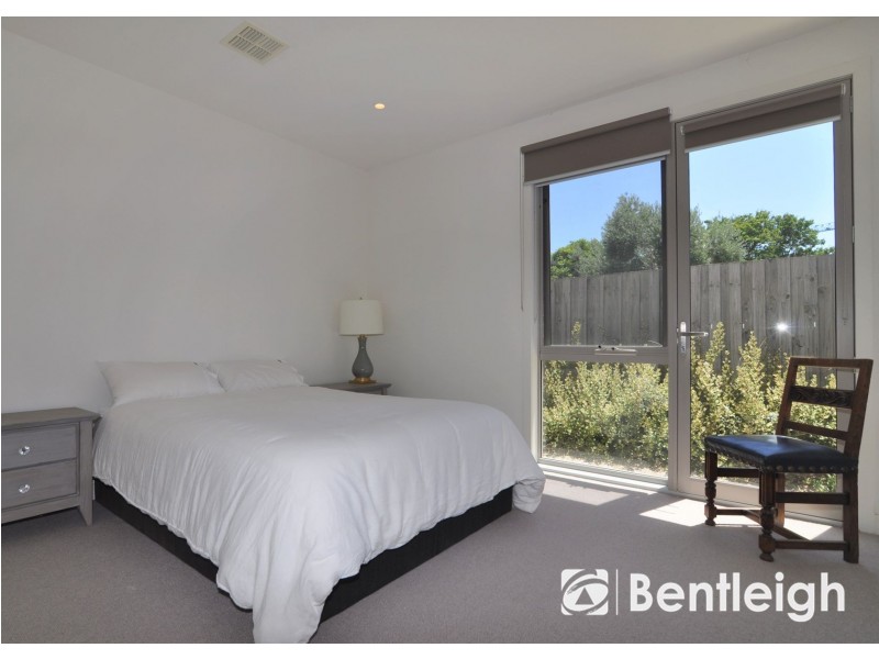 2/33 Browns Road, Bentleigh East VIC 3165