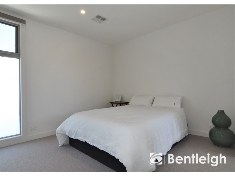 2/33 Browns Road, Bentleigh East VIC 3165
