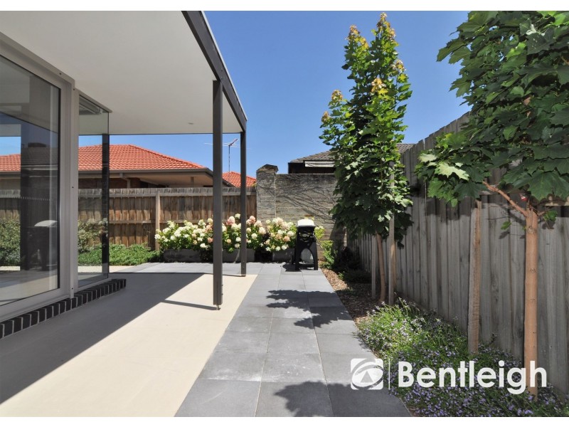 2/33 Browns Road, Bentleigh East VIC 3165