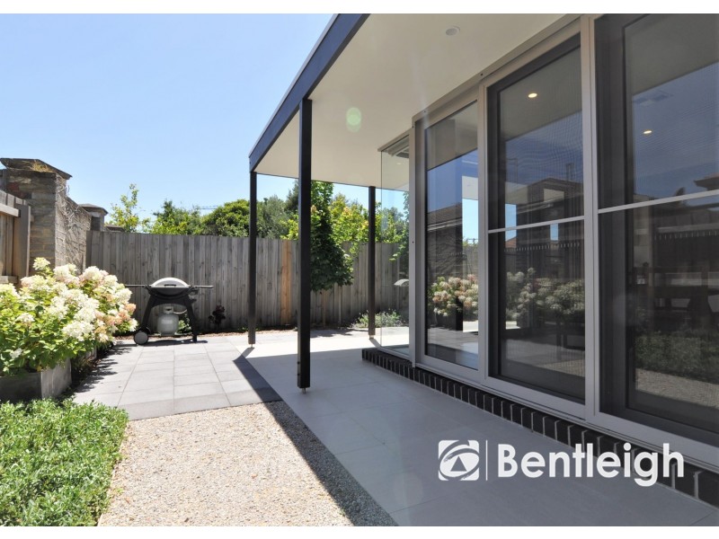 2/33 Browns Road, Bentleigh East VIC 3165