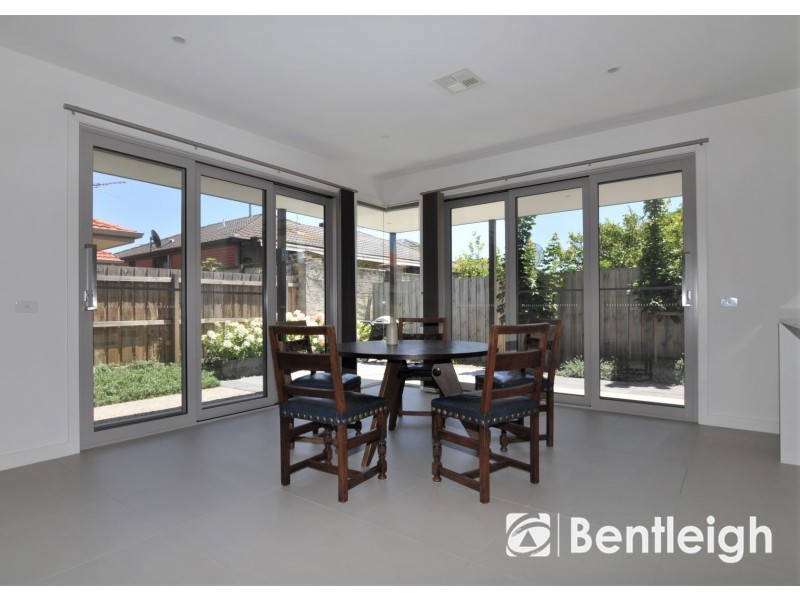 2/33 Browns Road, Bentleigh East VIC 3165