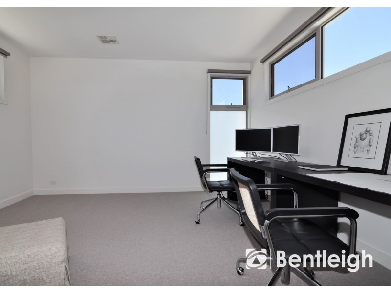 2/33 Browns Road, Bentleigh East VIC 3165