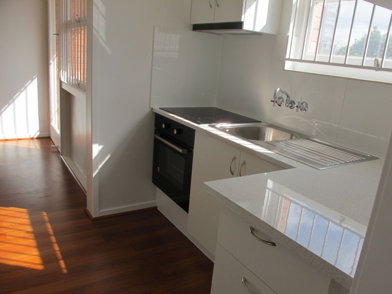 1/2 Carl Street, Woolloongabba QLD 4102