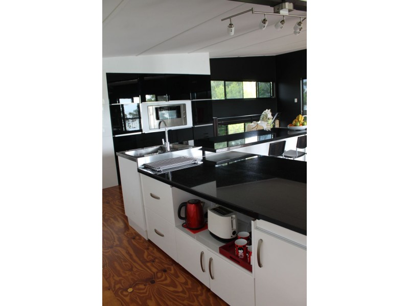 3 Kim Crescent, Macleay Island QLD 4184