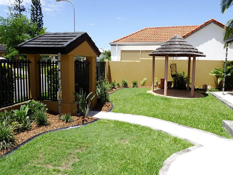 17 Donegal Crescent, Bundall QLD 4217
