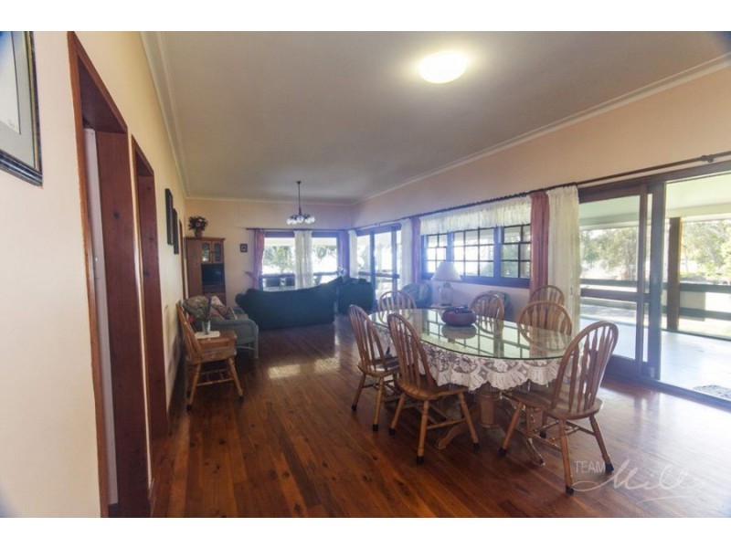 30 Kim Crescent, Macleay Island QLD 4184