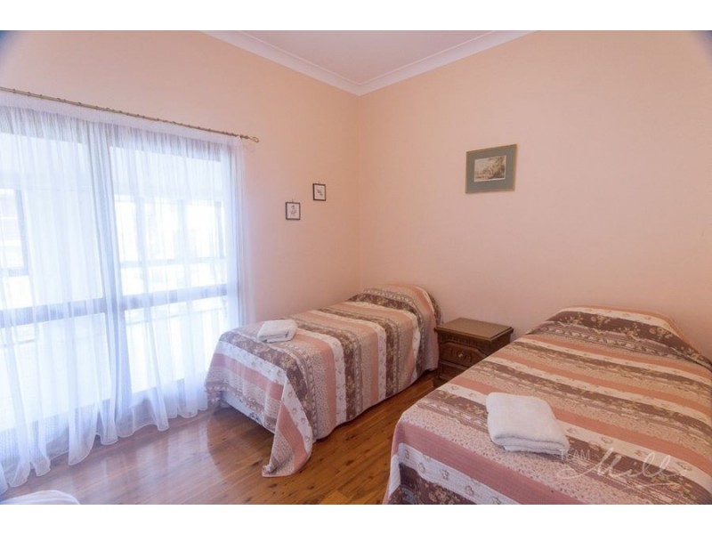 30 Kim Crescent, Macleay Island QLD 4184