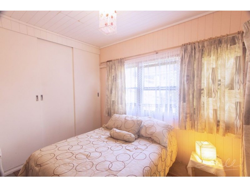 30 Kim Crescent, Macleay Island QLD 4184