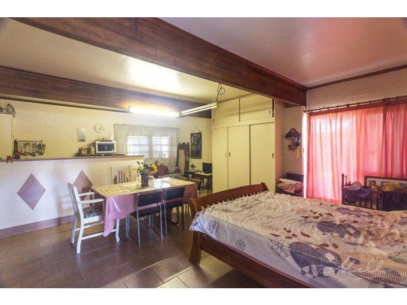 30 Kim Crescent, Macleay Island QLD 4184