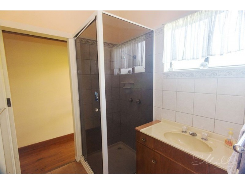 30 Kim Crescent, Macleay Island QLD 4184